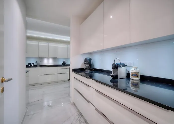 Ref 1429 - Croisette - Sea View For Rent *