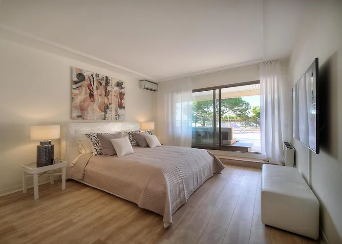 Ref 1429 - Croisette - Sea View For Rent Appartement *