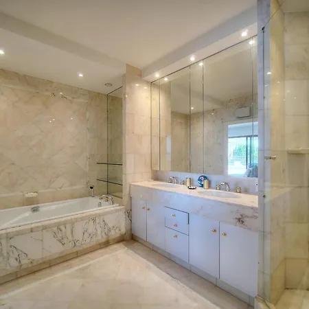 Ref 1429 - Croisette - Sea View For Rent * Cannes